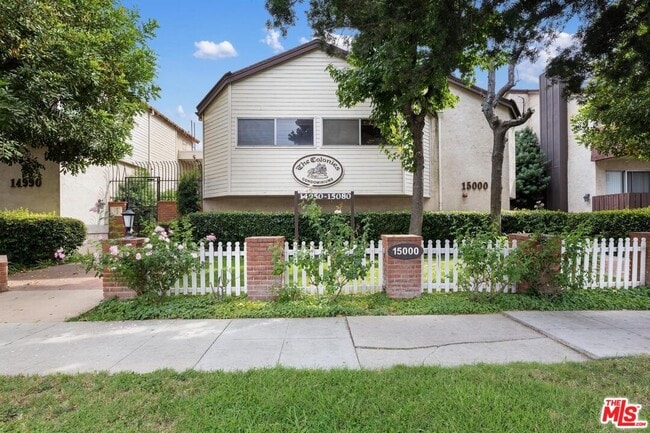 Building Photo - 14960 Victory Blvd Unit 101