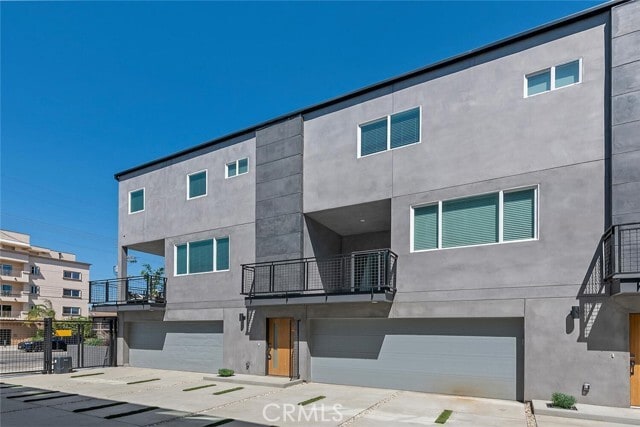 Photo - 13538 Vanowen St