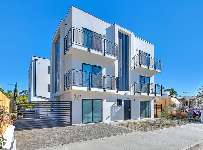 Building Photo - 5850 Vineland Ave Unit #1