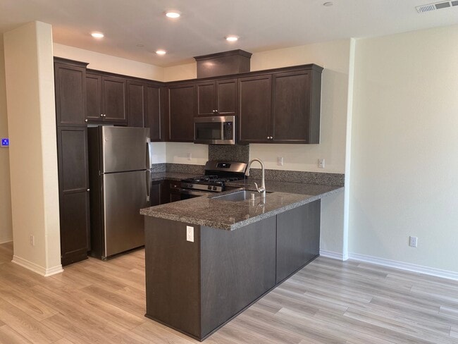 Photo - NEWER Home for Lease in Murrieta!!! HOA Pool!