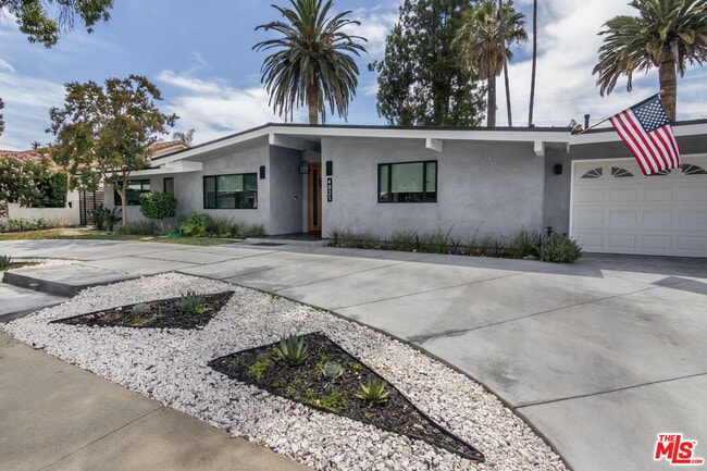 Building Photo - 4821 Heaven Ave