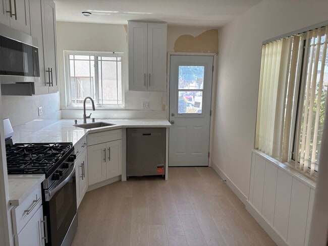 Building Photo - 238 E Valencia Ave Unit A
