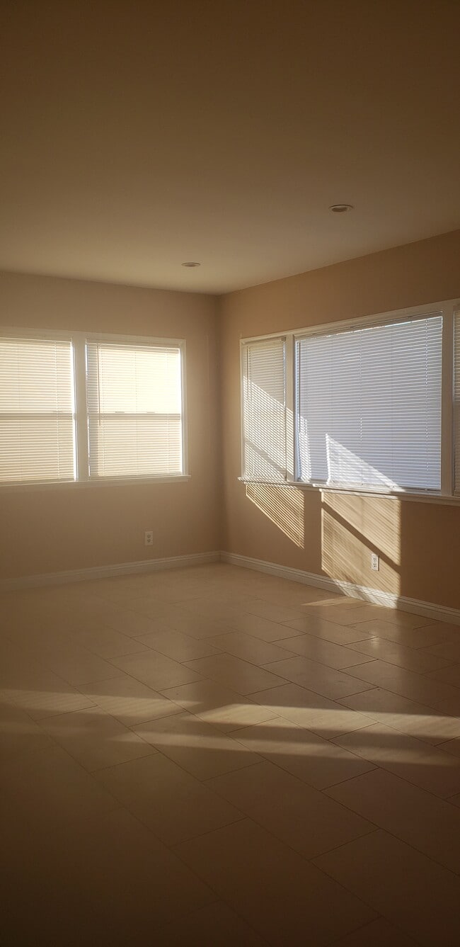 Photo - 9412 Beverly St