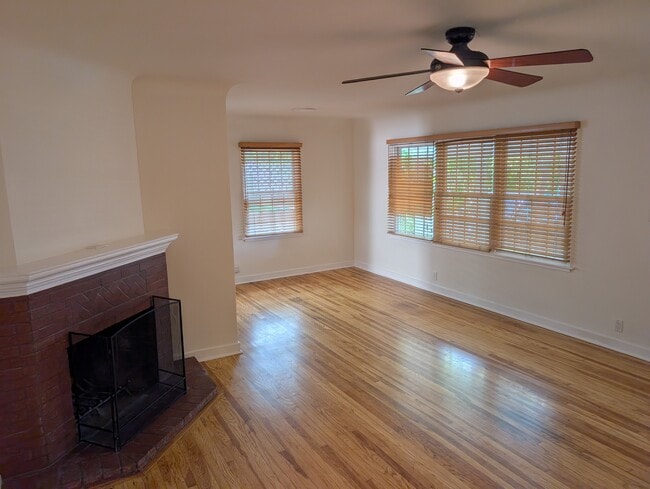 Photo - 1043 Pacific St Unit 1