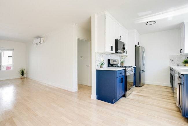 Photo - 1211 Detroit N St