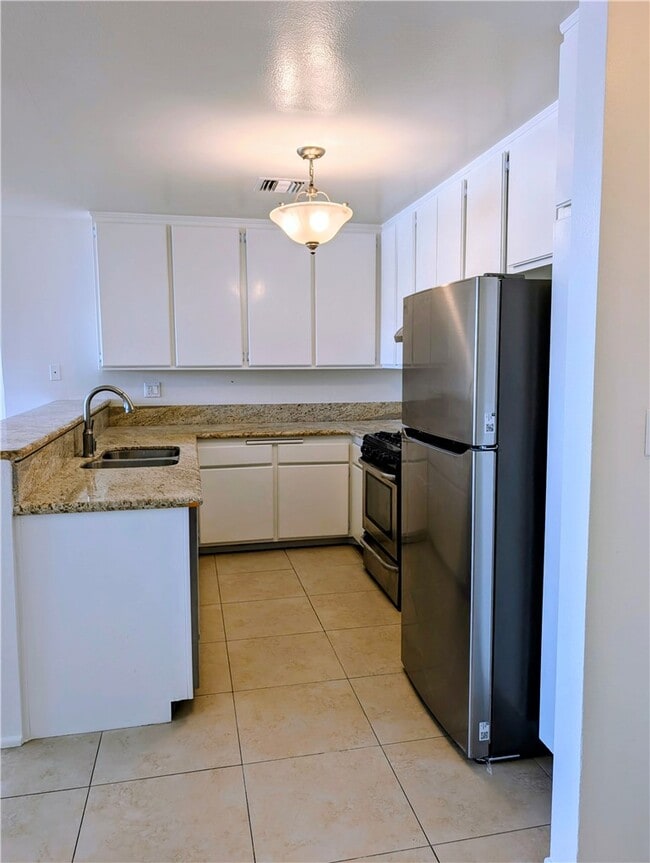 Building Photo - 17330 Chatsworth St Unit 9