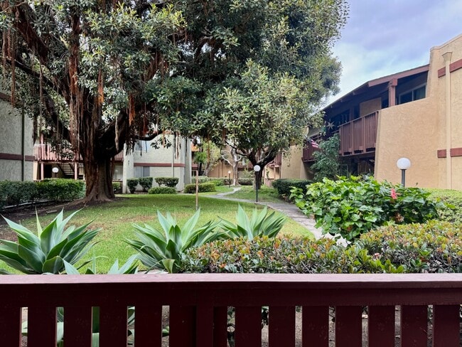 Building Photo - 1030 W MacArthur Blvd Unit 83