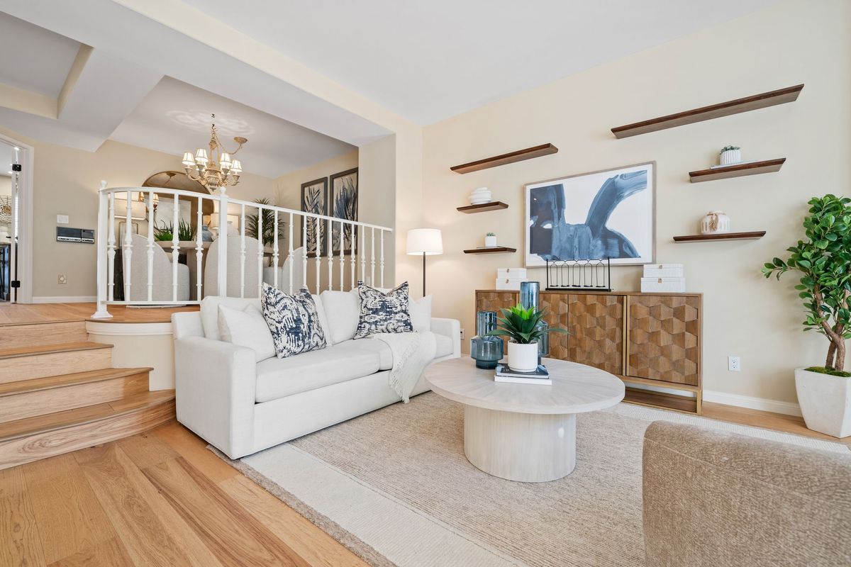 Photo - 19281 Meadowood Cir
