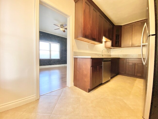 Photo - 800 N Las Palmas Ave Unit 307