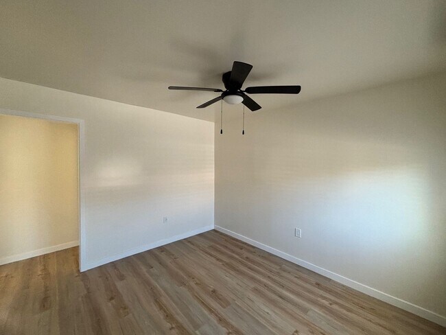 Photo - 14107 Calvert St Unit 14107a