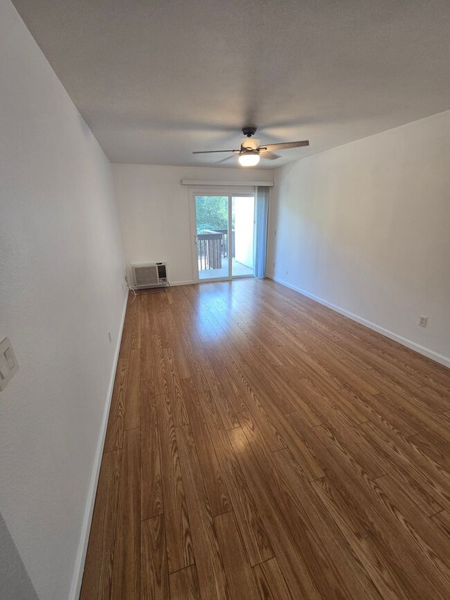 Building Photo - Spacious 1BR Mission Valley Condo - A/C - Private Balcony - 2 Parking Spaces Unit 106