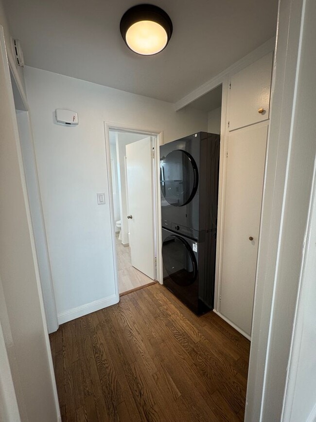 Building Photo - 1 Bed / 1 Bath Apartment – Long Beach