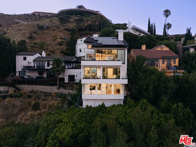 Building Photo - 7866 Fareholm Dr