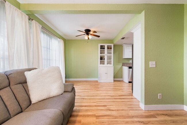 Photo - 9006 Stacie Ln