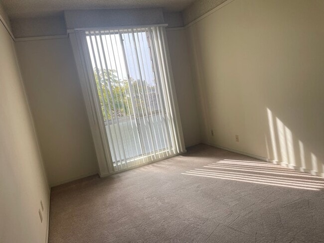Photo - 1840 Fairburn Ave Unit 205