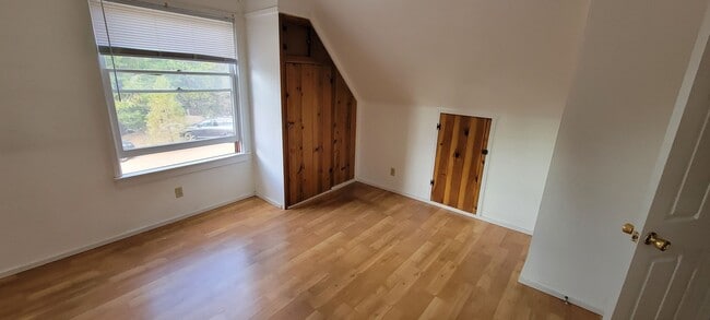 Photo - $1500 Cute 1 bedroom 1 bath unit above garage on quiet street