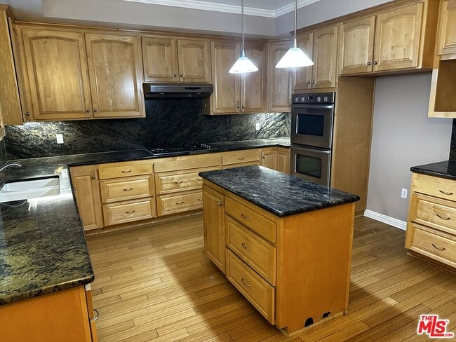 Building Photo - 5560 Buffalo Ave