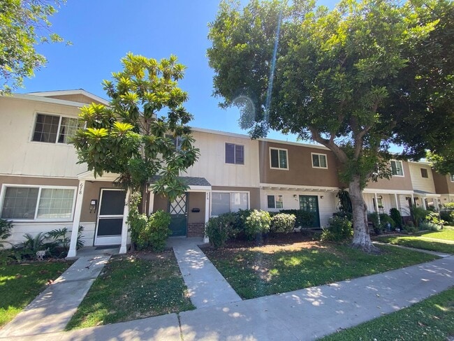 Lovely 3 Bedroom 1.5 Bath Condo - Lovely 3 Bedroom 1.5 Bath Condo