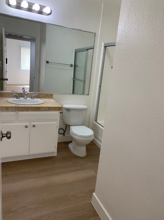 Photo - 7045 Woodley Ave Unit 209