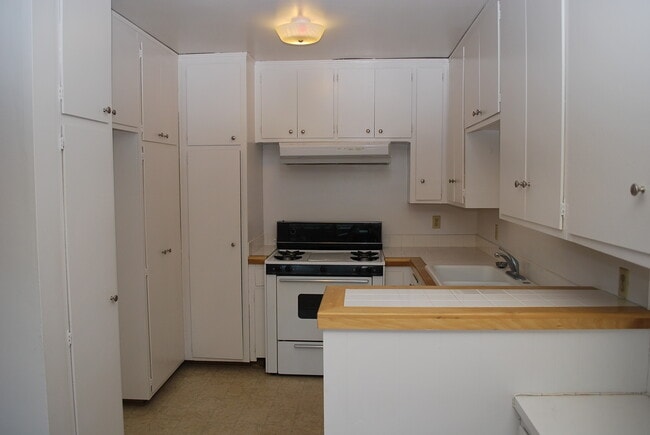 Kirchen - 236 S Mentor Ave