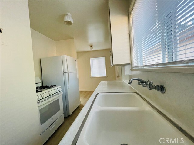 Photo - 731 S Almansor St