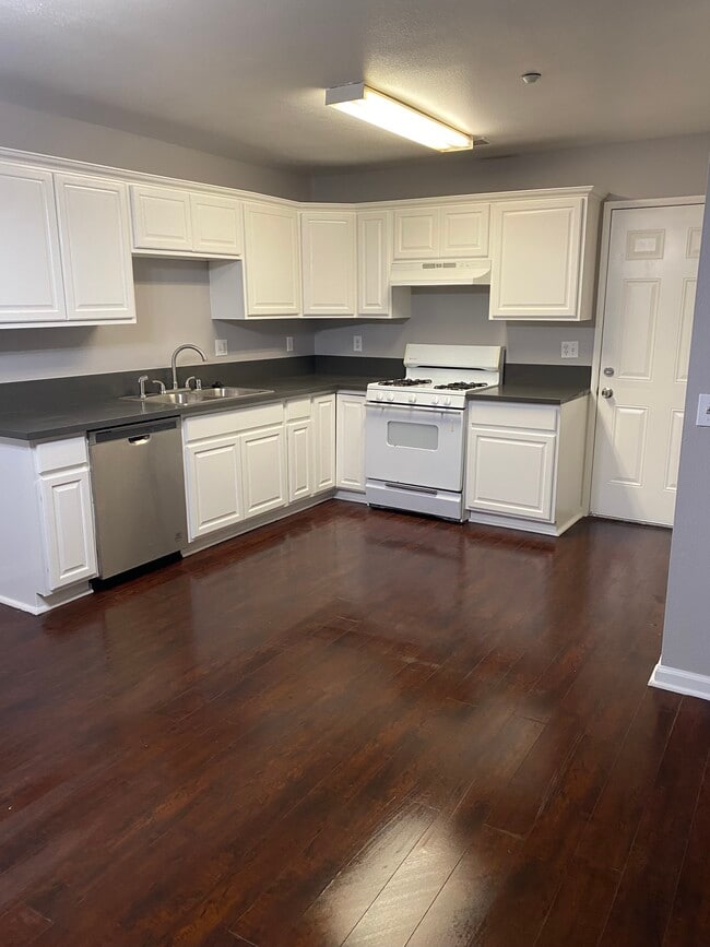 Photo - 24422 Webster Ave