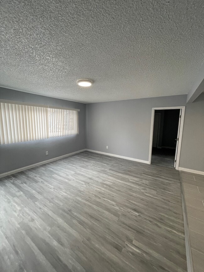 Photo - 10003-10007 Grape St