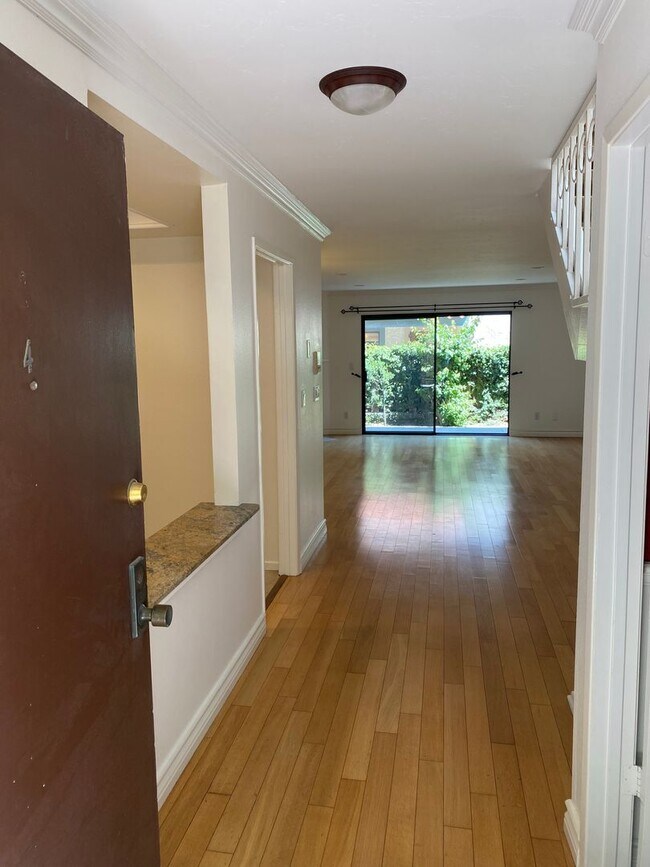 Photo - Spacious and Renovated Santa Monica Townho... Unit 4