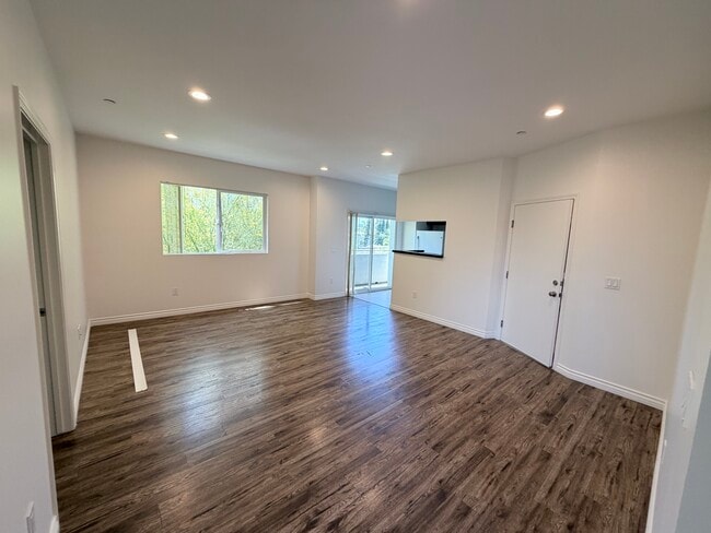 Photo - 6017 Rhodes Ave Unit 12405-301