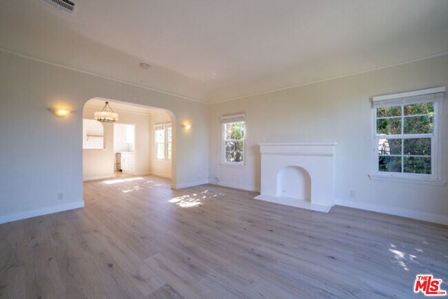 Photo - 10520 Eastborne Ave Unit 3