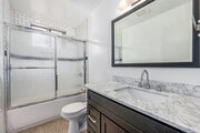1BR, 1BA - 800SF - Bathroom - 4565 Oakwood Ave