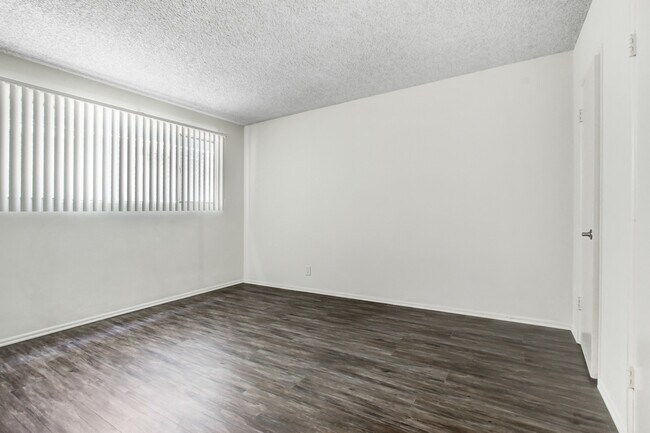 Photo - Sepulveda Apartments