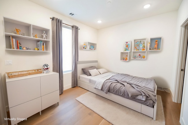 Photo - 2000 N Beachwood Dr