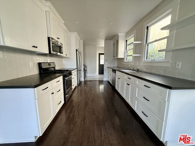 Photo - 854 Serrano Pl