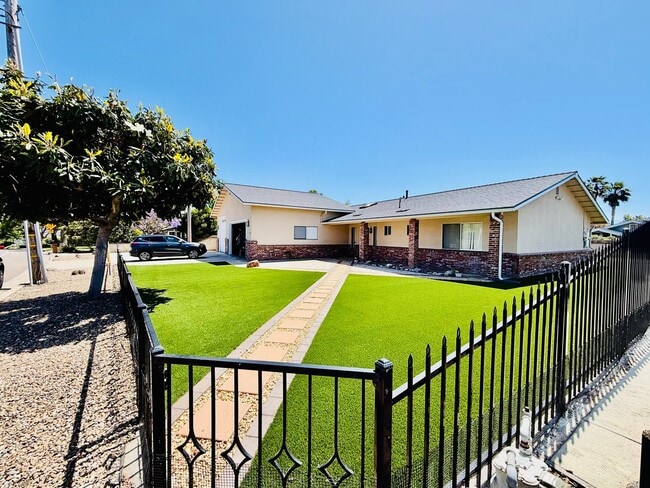 Photo - 1723 Ivy Rd