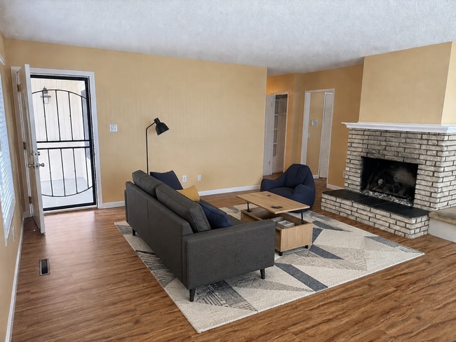 Building Photo - 5847-5849 Mildred St Unit 5849