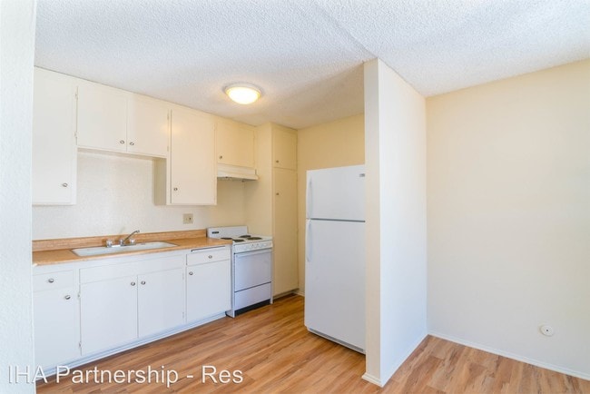 Photo - Imperial Palms Apartments