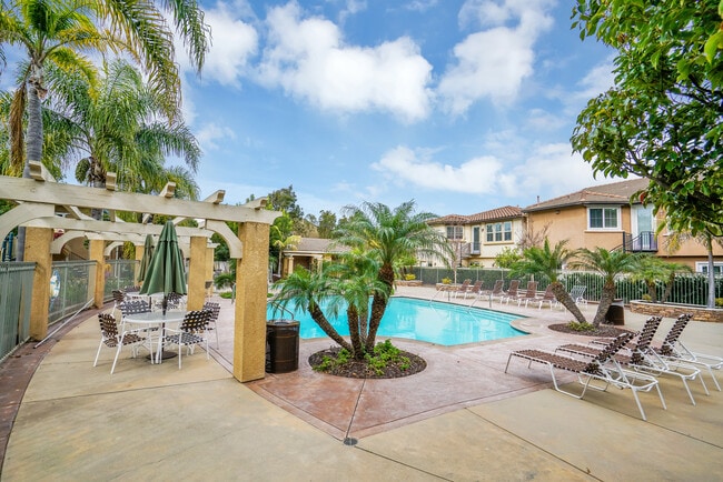 Building Photo - 2889 Plaza del Amo