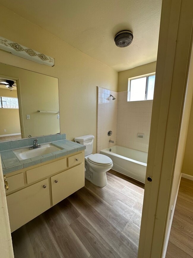 Photo - 1423 Edgewood Dr Unit A