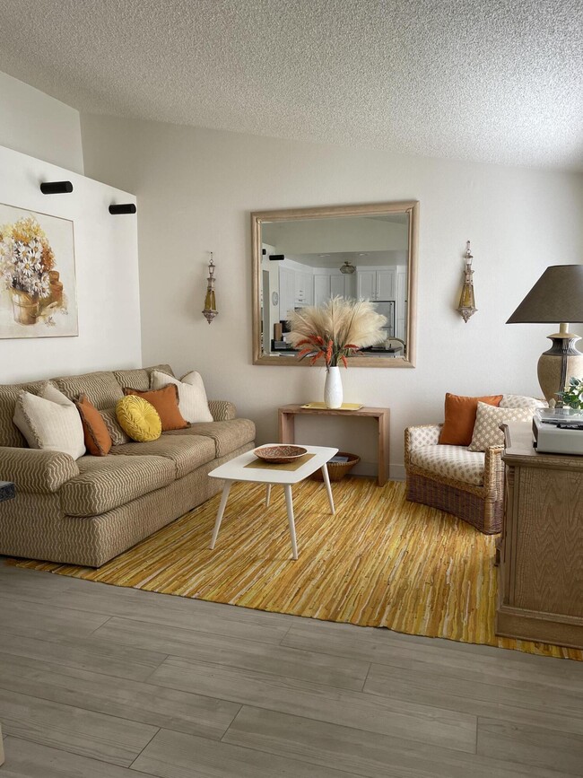 Building Photo - 40880 Whirling Wind Dr Unit C