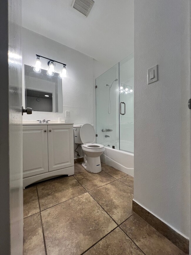 Photo - 1447 E Windsor Rd