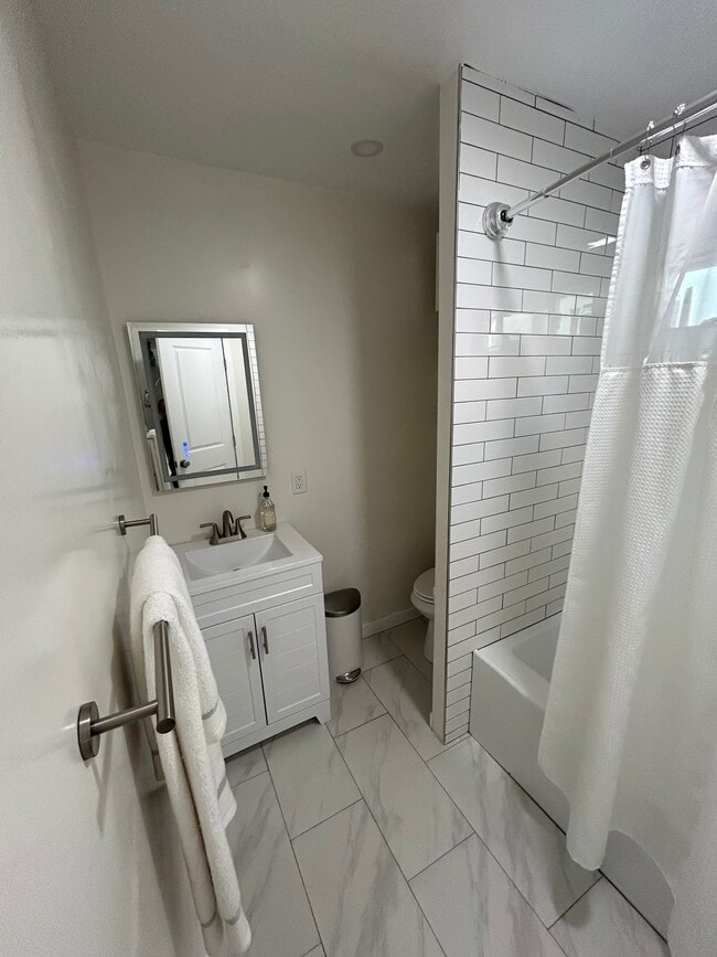 Photo - 1316 N Hollywood Way Unit B