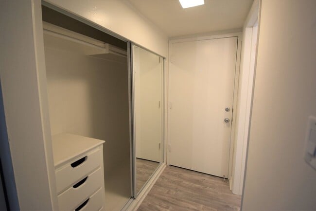 Photo - 5939 Cedros Ave Unit B