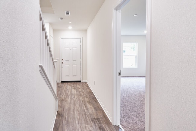 Photo - 729 Daniel Freeman Cir