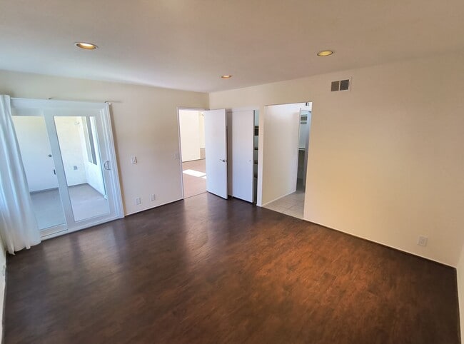 Photo - 2 Bed, 2 Bath Upper Unit in La Jola