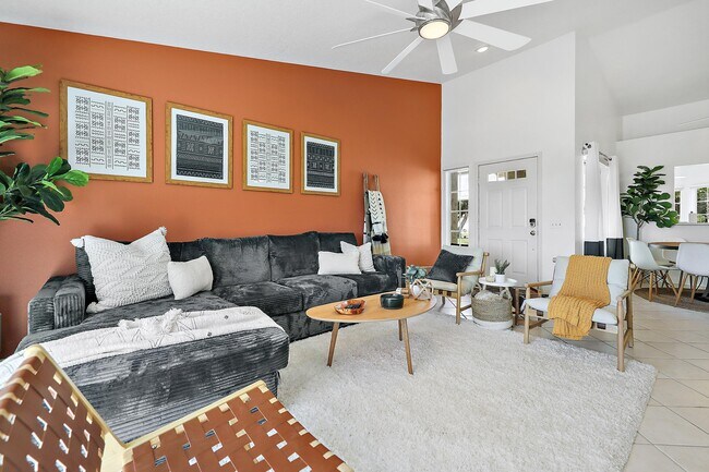 Photo - 699 Vista Lago Cir N