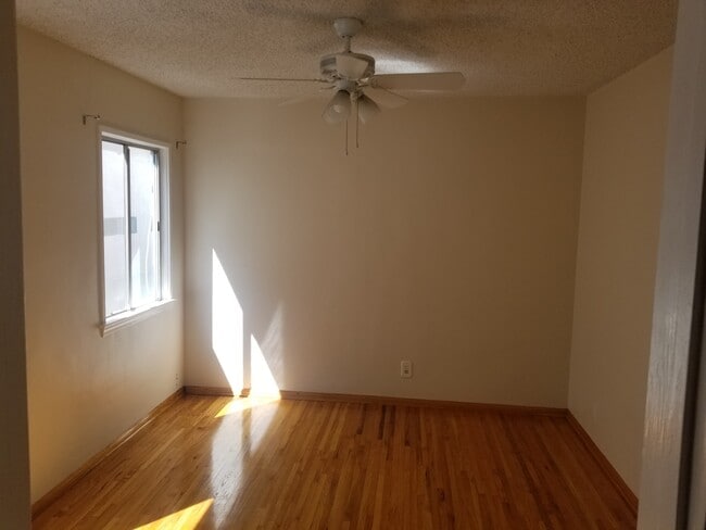 Photo - 729 E Providencia Ave Unit #B