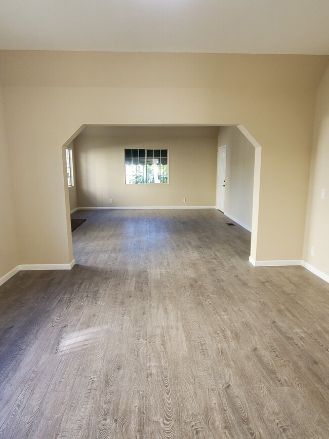 Photo - 947 S Sycamore Ave Unit 947