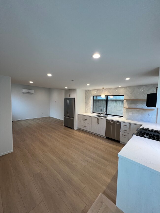 Photo - 2610 S Barrington Ave