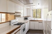 1BR, 1BA - 670SF - Kitchen - Midvale Ashton Plaza